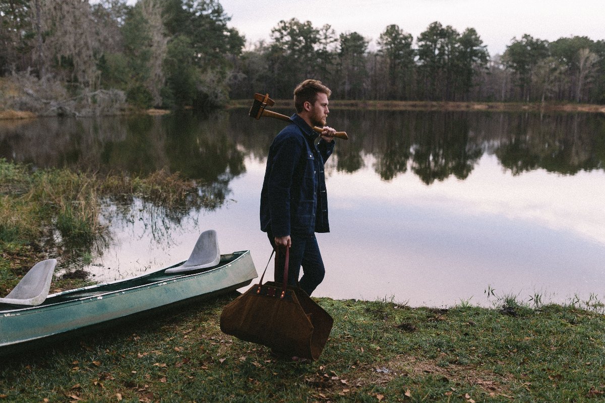 The Firewood Carry. Your perfect companion for cozy evenings by the fire.   📷 Chandler Bondurant. #madeinusa #madeinamerica #makersgonnamake #leatherwork #leatherworks #bonfire