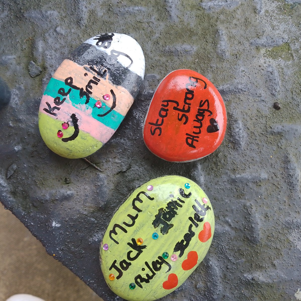 SalfordFDN's tweet image. In this week's #PositivePathways group, our clients enjoyed designing International Women's Day themed pebble art to decorate the centre with for our open day, as well as pebbles to take away and decorate their homes with 💚 A brilliant way to celebrate the women in our lives 🙌