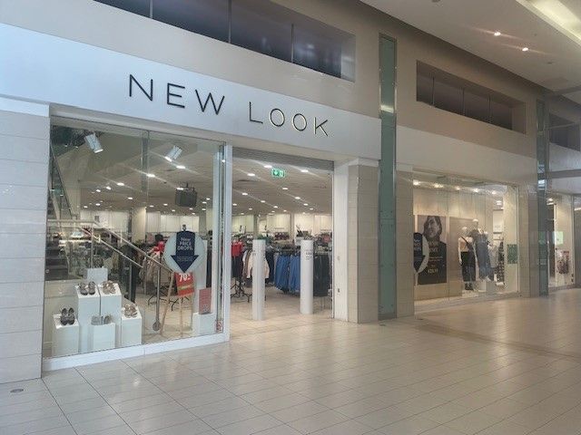 New Look show their commitment to Ballincollig by signing a newly extended lease in #CastleWestCorkSC. 

A positive story for the retailer and their trading performance.

@newlook

#Bannon #retail #retailleasing #shoppingcenters #cork