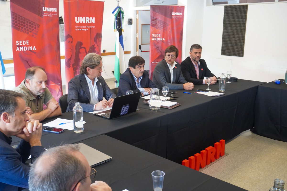 El Vicerrector UNRN Dr. Diego Aguiar comentó la organización participativa de la UNRN y características de la carrera de medicina.
#FAFEMP
#MejorPublica
<a href="/adrianalasino/">Adrián Alasino</a>
<a href="/IgnacioBrusco/">Ignacio Brusco</a>