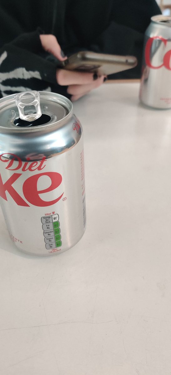 Hey guys I'm on a date and this guy keeps saying chungus I'm scared >.<