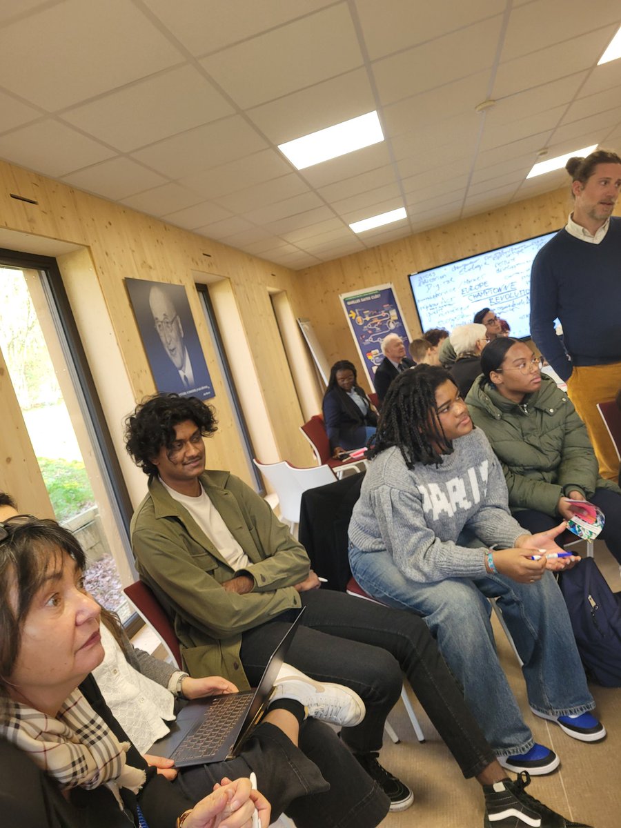 🚀 1er mars à la Maison Jean Monnet : Débat intergenerationnel passionnant autour des #EE2024. #Europe sociale, numérique, écologique, Erasmus. En présence de l'ancien SG du <a href="/EuropeanParl/">European Parliament</a> <a href="/KlausWelle/">Klaus Welle</a> <a href="/europepourdebon/">L'Europe pour de bon !</a> <a href="/MouvementEuro78/">Mouvement Européen - Yvelines</a>. <a href="/MouvEuropeen_Fr/">Mouvement Européen - France</a> 🇪🇺