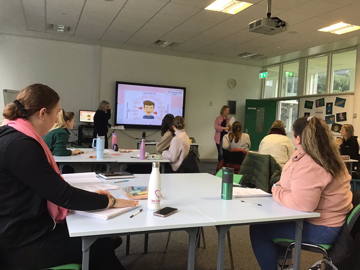Developing teacher understanding of speech and language in the early years classroom. Really informative session for Early Years PGCE students @stranbelfast from Ruth Crampton ruth@expandingcommunication.org @SLTRuthNI and Zelda Dunn.
