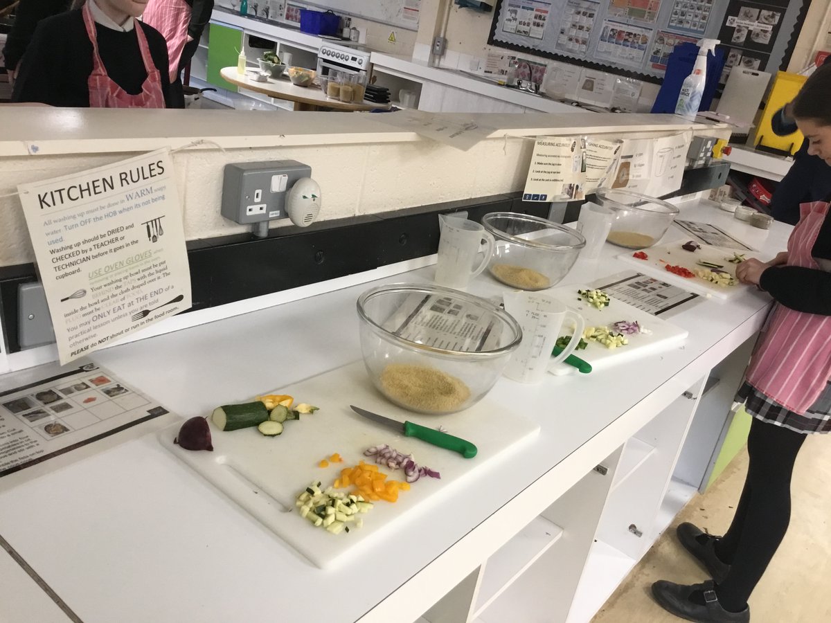 padgateacademy's tweet image. Healthy cous cous being prepped this morning. #cooking