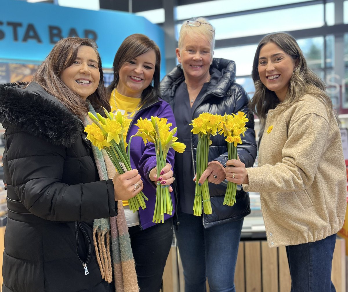 Kicking off the @MarieCurieNI @mariecurieuk #greatdaffodilappeal with @U105radio and the fabulous @SportyNeesy @SPARNI #daffodils #goyellow