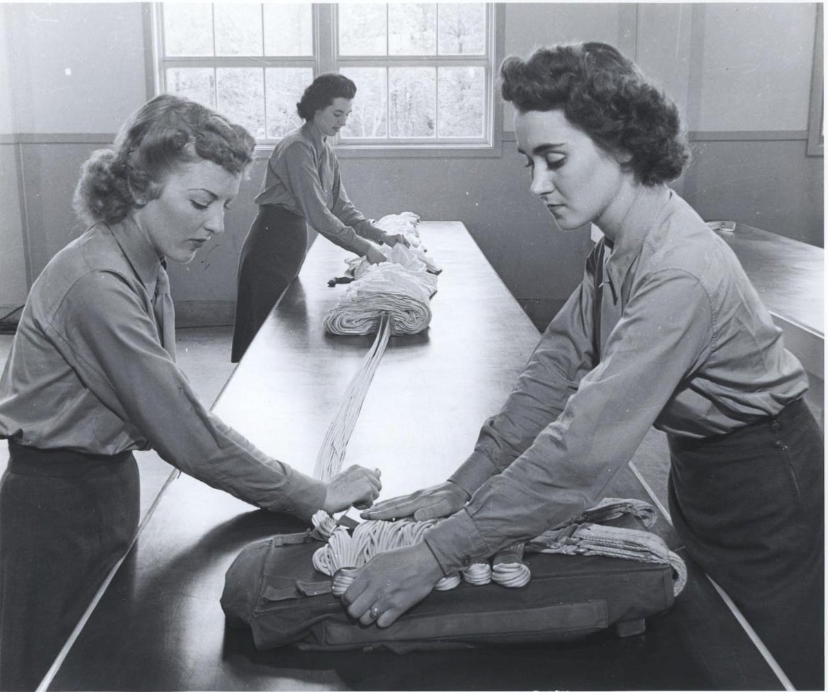 We honor #WomensHistoryMonth with evidence of the contribution that Women Marines made during WWII. There were many support positions filled with women including parachute riggers. Thank you to the Women Marines that served during WWII. #MarineCorpsHistory