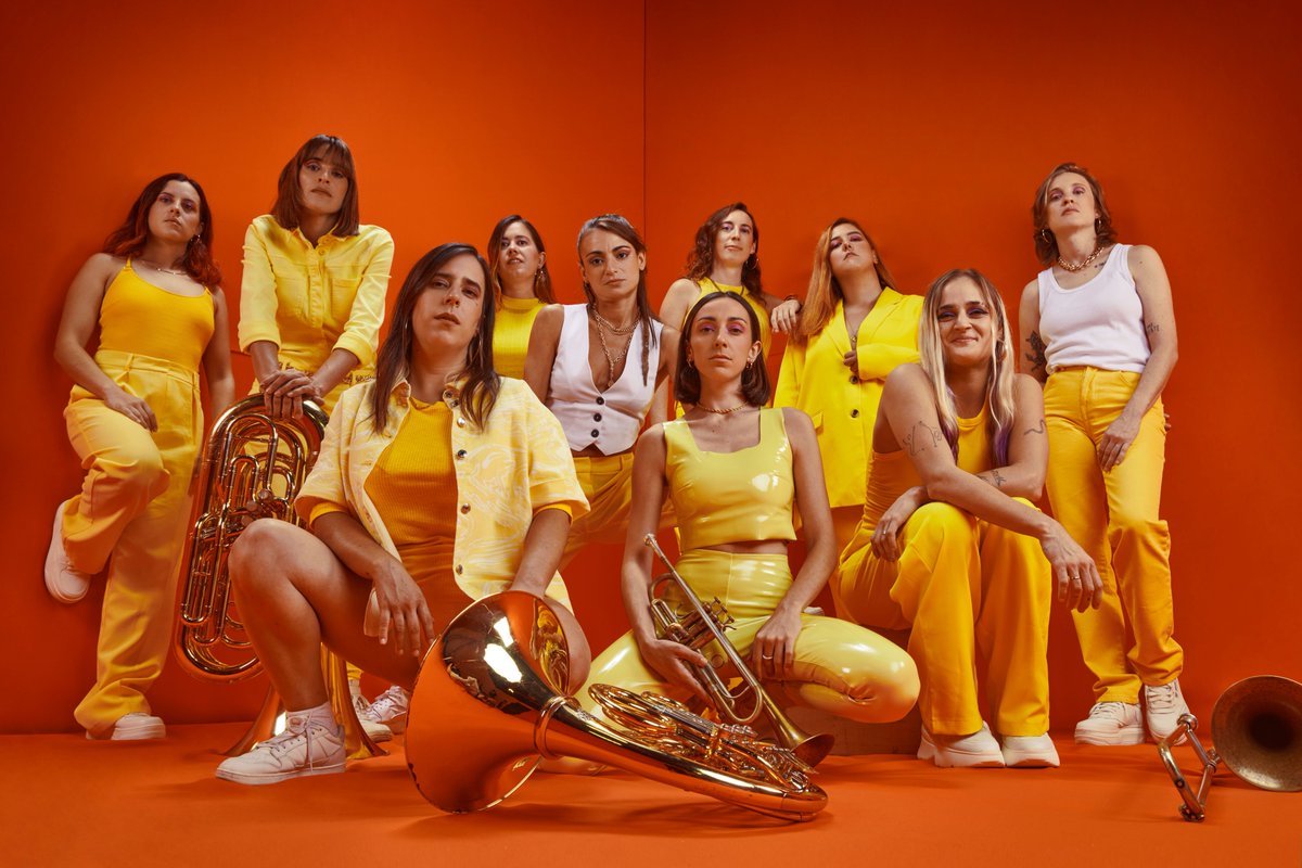 Cloe, @balkanparadise_, Lil Aiden, Marina Tuset, @Julia_Blum_, @vennusauri, Elane, @somrobaestesa, Scorpio o Shamira són algunes de les artistes dels Països Catalans que estan presentant música nova. @casababylonicat #pòdcast 👇🏿 ccma.cat/3cat/abelles-r…