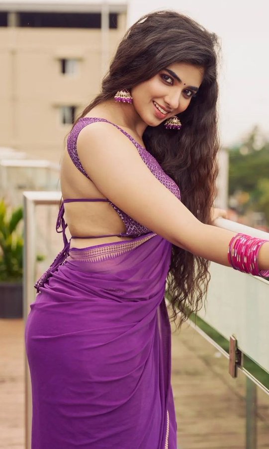 GHl47ueWgAAsLCX?format=jpg&name=900x900