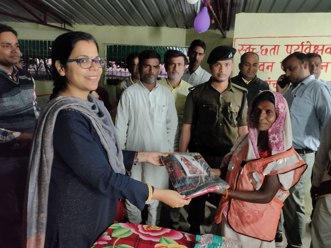 जिला पदाधिकारी के द्वारा कलेर प्रखंड के ग्राम पंचायत मैनपुरा में नवनिर्मित WPU(Waste Processing Unit)के उद्घाटन के क्रम में पंचायत एवं वार्ड स्तरीय स्वच्छता कर्मियों को अंग वस्त्र देकर सम्मानित किया गया l @arwal_dm @BiharRDD @LSBA_Bihar @swachhbharat