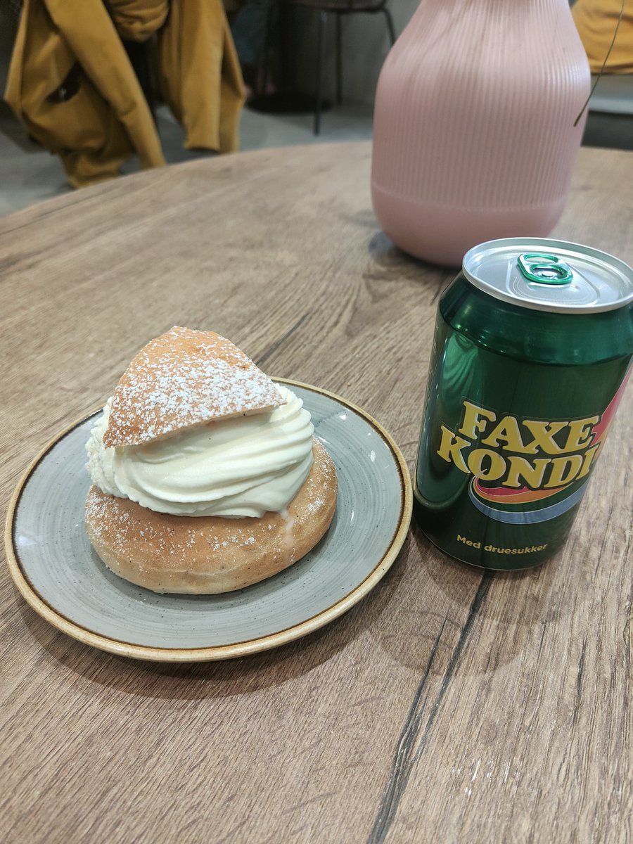 Before train back to Liverpool couldn't not stop by @Scanditwitchen for a semla fix...