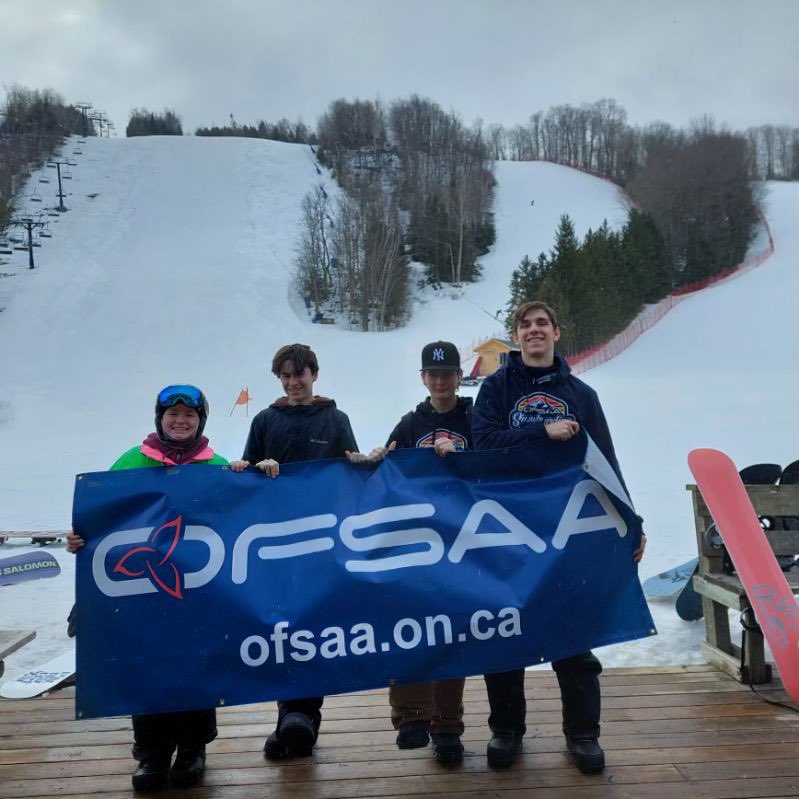 Congrats to Lyndsay on her OFSAA bronze medal win in snowboard cross!!🎉🎉🏆🏆 Awesome showing by our boys snowboard team at OFSAA too!! #Knightpride