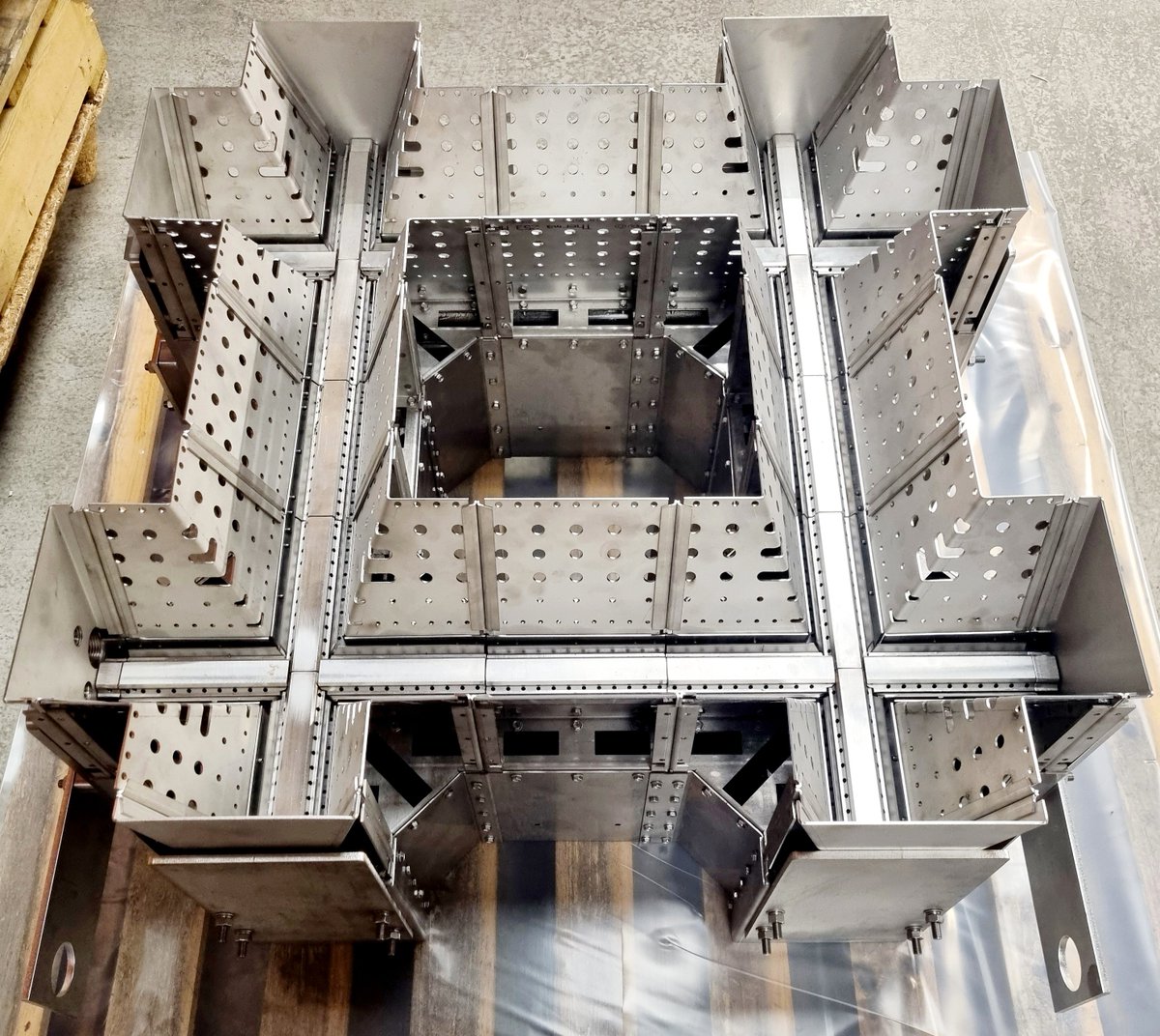 ESX200 stainless steel burner head ready to be packed and shipped, a nice way to end another busy week. If you have any duct burner enquiries you can find out more on our website nu-way.co.uk/product/es-esx… and contact us for more information.#nuway #nu-way #ductburner #manufacturer