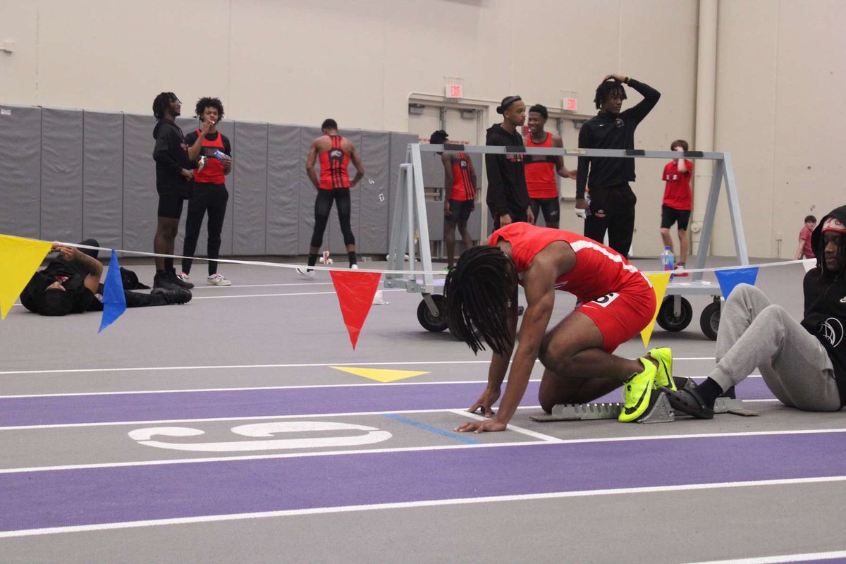 Dropped a full second off my last indoor 200m time last year(25.08). Also only .09 seconds off of beating my outdoor PR (23.9)in my first indoor 200m.