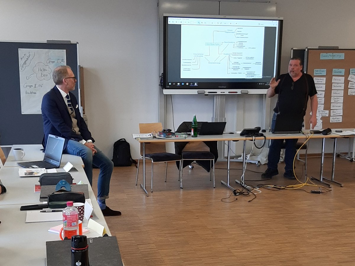 gdws_wsv_presse's tweet image. In dieser Woche hat Eric Oehlmann, Leiter der Generaldirektion Wasserstraßen und Schifffahrt #GDWS auf seiner Kennenlernreise durch die #WSV einen Stopp im #Berufsbildungszentrum (#BBiZ) in #Koblenz eingelegt. Dort ist er mit #Auszubildende|n und Ausbildern ins Gespräch gekommen.