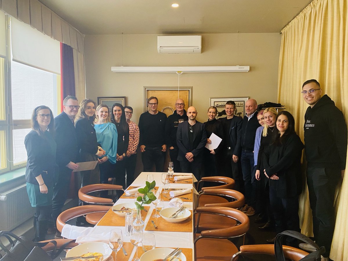 Kiitokset Vihreiden pj ja kansanedustaja ⁦<a href="/VirtaSofia/">Sofia Virta</a>⁩ erinomaisesta tapaamisesta ⁦<a href="/startupyhteiso/">Suomen startup-yhteisö</a>⁩ kanssa. Olimme yksimielisiä siitä ,että teemme Suomesta entistä paremman paikan startupeille. 🚀 Meillä on valtavasti osaamista ja mahdollisuuksia usealla sektorilla.