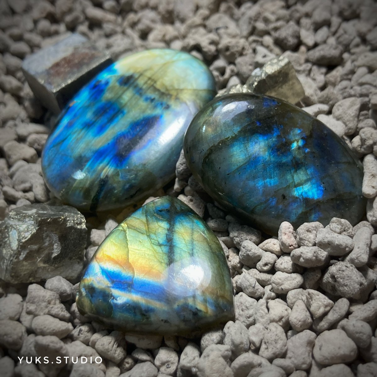 🔹กิจกรรมของเดือนมีนาคม🔹
รีทวิต+ฟอล สุ่มแจกน้อง labradorite 3 ก้อนครับ 

เข้าเดือนที่ 3 ของ Yuks studio แล้วนะครับ ร้านจะไม่เติบโตถ้าขาดการสนับสนุน ขอบคุณทุกคนมากครับ 🙏 🦉

🌊ประกาศผล วันที่ 1 เมษา 2024 17:00 🌊

#gemstones #งานฝีมือ #เครื่องประดับ #handcraft #wirewrap