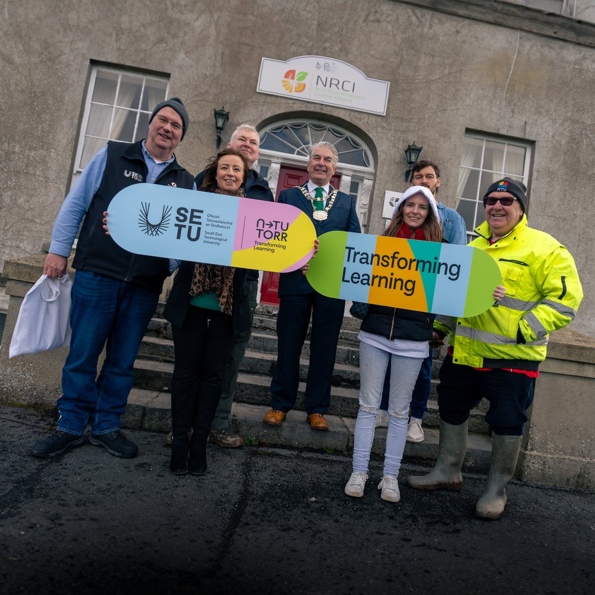 SETUIreland's tweet image. SETU was @TomFarrelly&apos;s final stop on his sustainable train journey to all 5 Irish TUs. 🚆

To mark both the end of his trip and a successful @ntutorr Week, Tom planted a native Irish oak sapling in an event attended by Waterford Mayor @jodypower. #NTUTORROnTrack