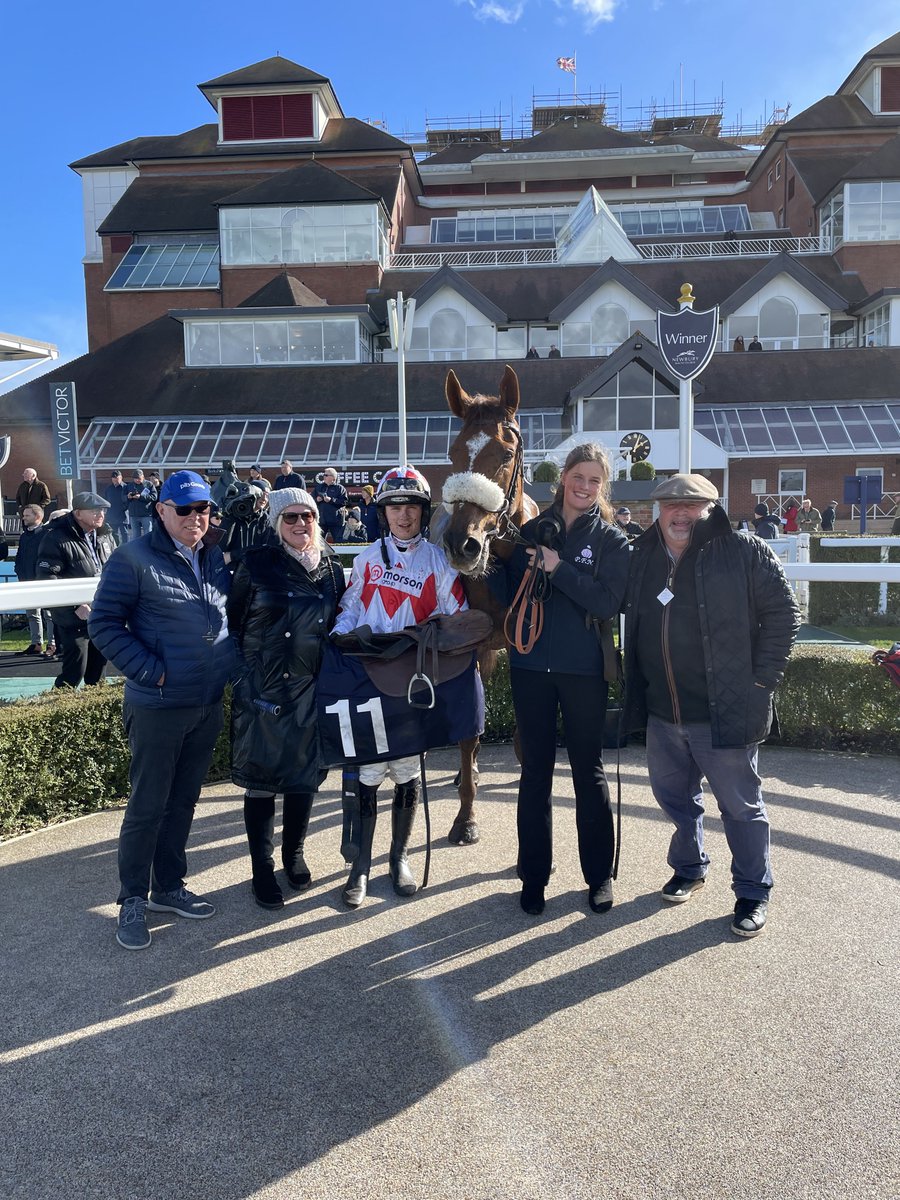 Kruger Park puts in a good performance to win @NewburyRacing under a lovely ride from @gingell_freddie. Well done to his owners The BM Partnership and to Lawrence who rides him at home. #99