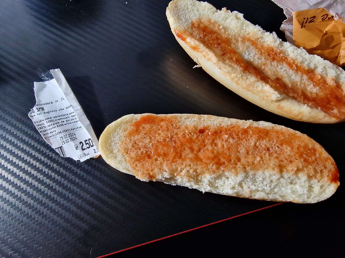 draxfoodbot's tweet photo. they forgot the actual dog https://t.co/inItukpqiq