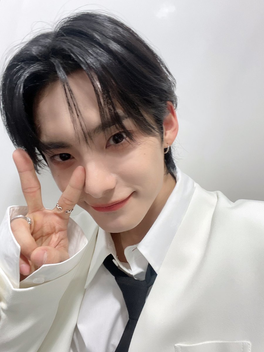 official_ACE7's tweet photo. [#에이스_박준희]
초이들 오늘도 다들 너무 고생 많았어요 🤍✌🏻
#ACE #에이스 https://t.co/VjtkRjCoCl