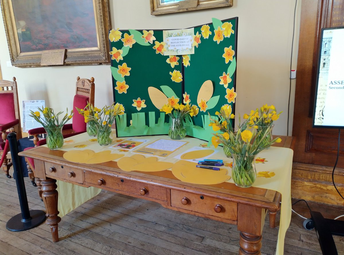 Community Worcester (@communityworcs) on Twitter photo Come along to <a href="/Guildhall_Worc/">Guildhall Worcester</a> to leave a message on a petal for your loved one.
#Covid #DayofReflection Come along to <a href="/Guildhall_Worc/">Guildhall Worcester</a> to leave a message on a petal for your loved one.
#Covid #DayofReflection