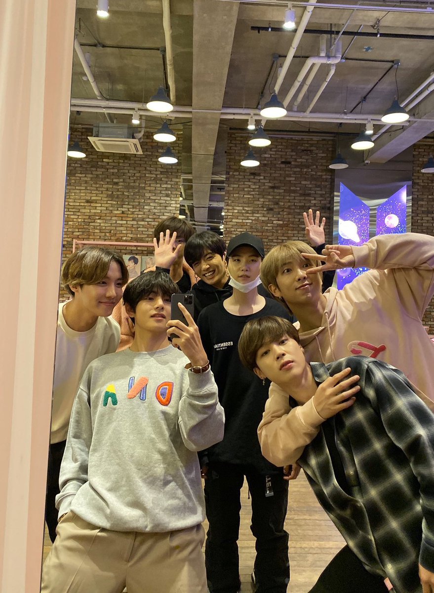 kopinyoup's tweet photo. —— always and forever ⋆｡˚ ☁︎ ｡⋆｡˚☽ https://t.co/unvrFK1p7d
