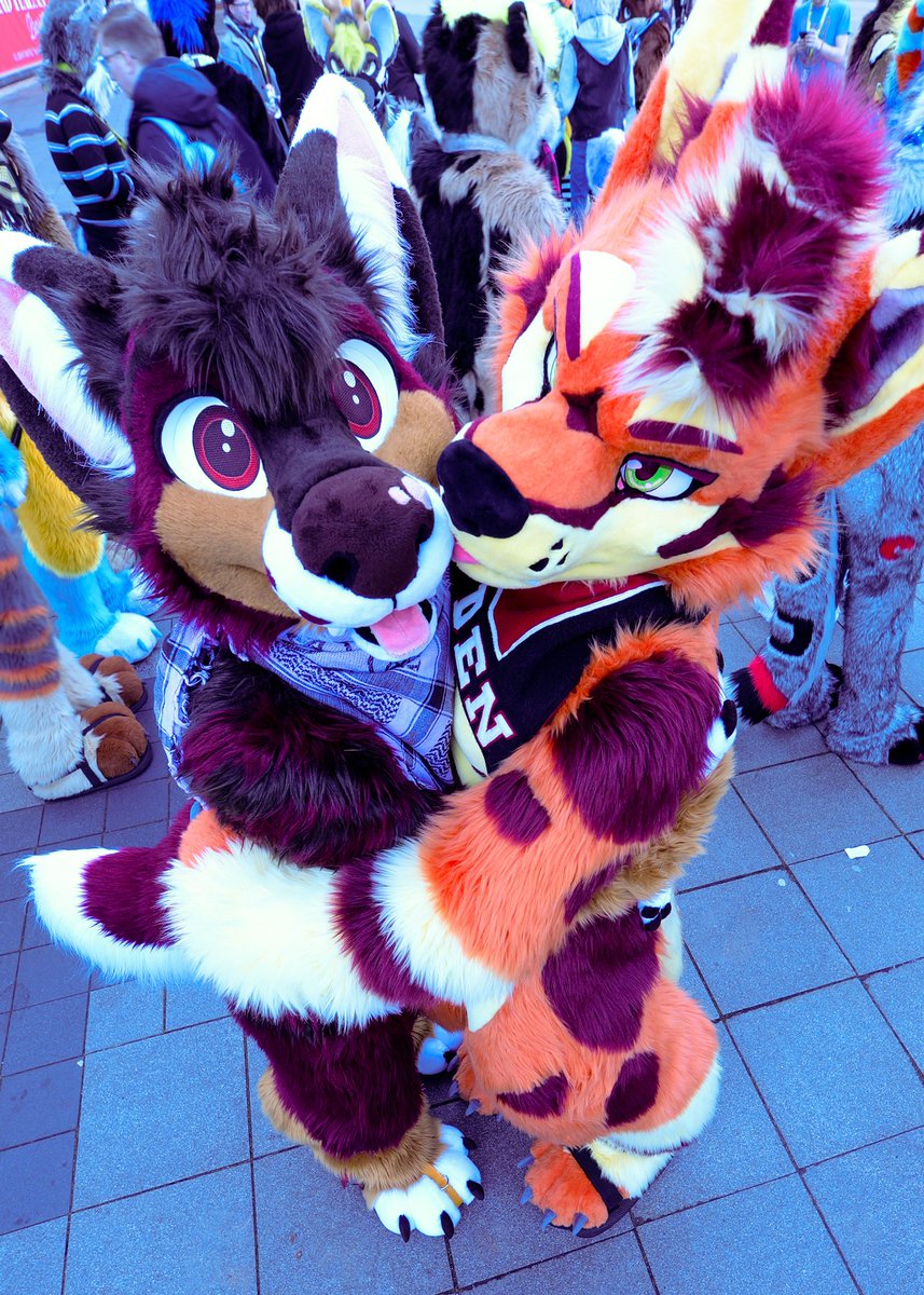 This fursuit Friday you gotta hold the smoll cuties close and give them smooches~
I've caught one 👀
#FursuitFriday
📸 <a href="/Ryotsuke/">ǝʞпsʇoʎɹ</a>