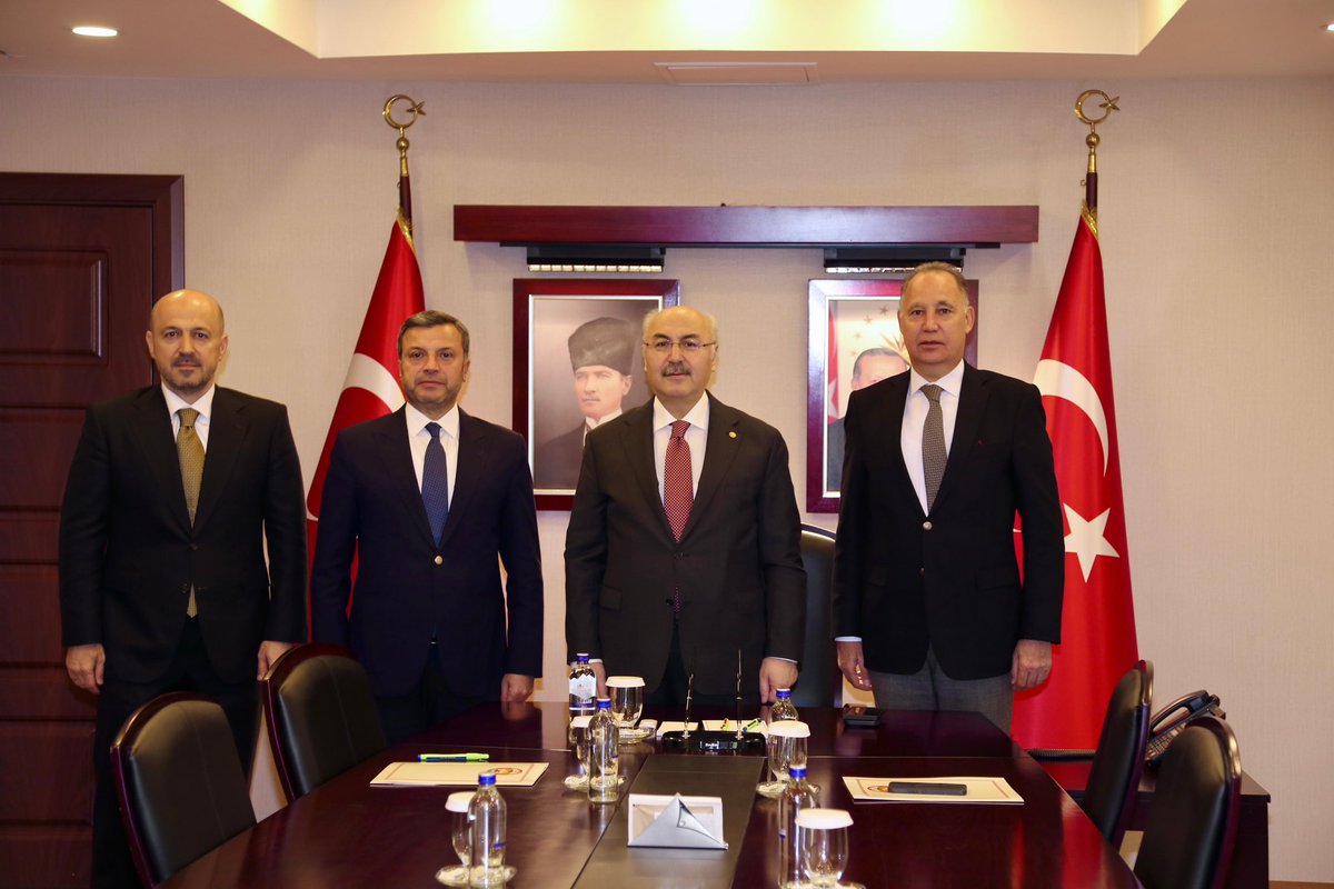 drhalilnacar's tweet photo. Sağlık İl Müdürlüğüm döneminde Yüreğir’imize kazandırdığımız “2 Hekimli Aile Sağlığı Merkezi” binasının İl Sağlık Müdürlüğümüze bedelsiz devri için Yüreğir Belediyesi ile İl Sağlık Müdürlüğü arasında düzenlenen Protokol İmza Töreni Sayın Valimiz Yavuz Selim Köşger başkanlığında gerçekleşti. Yüreğir’imize tekrar hayırlı olsun.