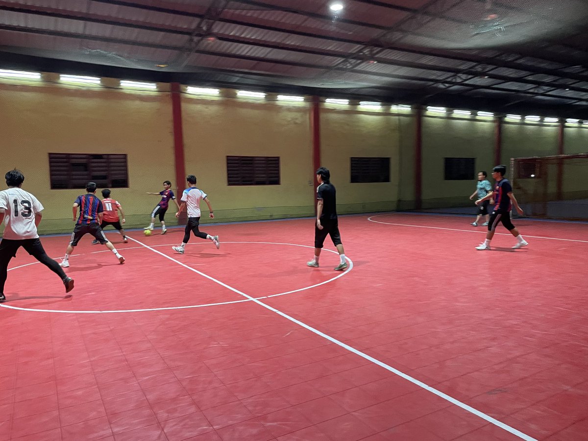 hazmi_nabil_'s tweet image. Santai Futsal MKM KUIS

Futsal bersama rakan-rakan mahasiswa KUIS di Futsal MG2 Teras Jernang malam semalam. Adalah “tertomoih” sedikit. 

Macam mana pun, masih Man of The Match!

#gettingthingsdone 
#msiswakeadilan