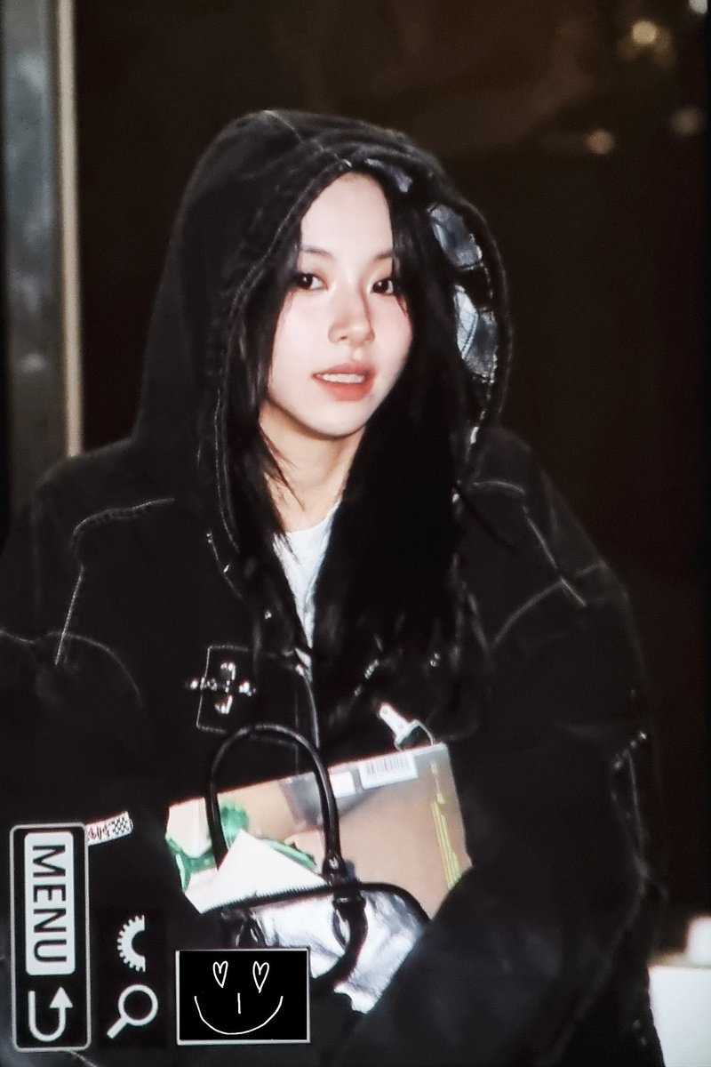 SCYDAILY's tweet photo. chaeyoung today <3 https://t.co/gykLpAxUTM