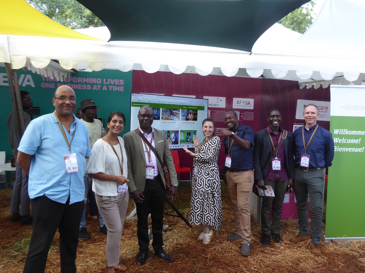 biovision_org's tweet photo. #BiovisionLaunch! Our new #AgroecologyInvestmentGuide is out, packed with evidence on AEEs' impacts, innovative funding methods, inspiring showcases, + tools for agroecological investments. A step towards #sustainableFoodSystems! Check it out: https://t.co/xsuVXfRibD #Agroecology https://t.co/fphViXz8R7