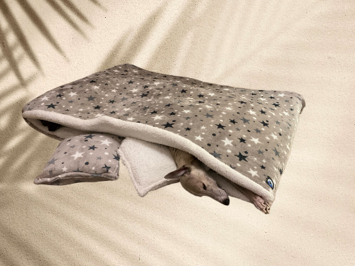 Design a Dog Dreamland!
Unleash your inner designer with our bespoke Snuggle Wrap Dog Beds! Choose from a kaleidoscope of plush fleece fabrics to create a bed that perfectly reflects your pup's unique personality.

From playful paw prints to calming solids, the possibilities are