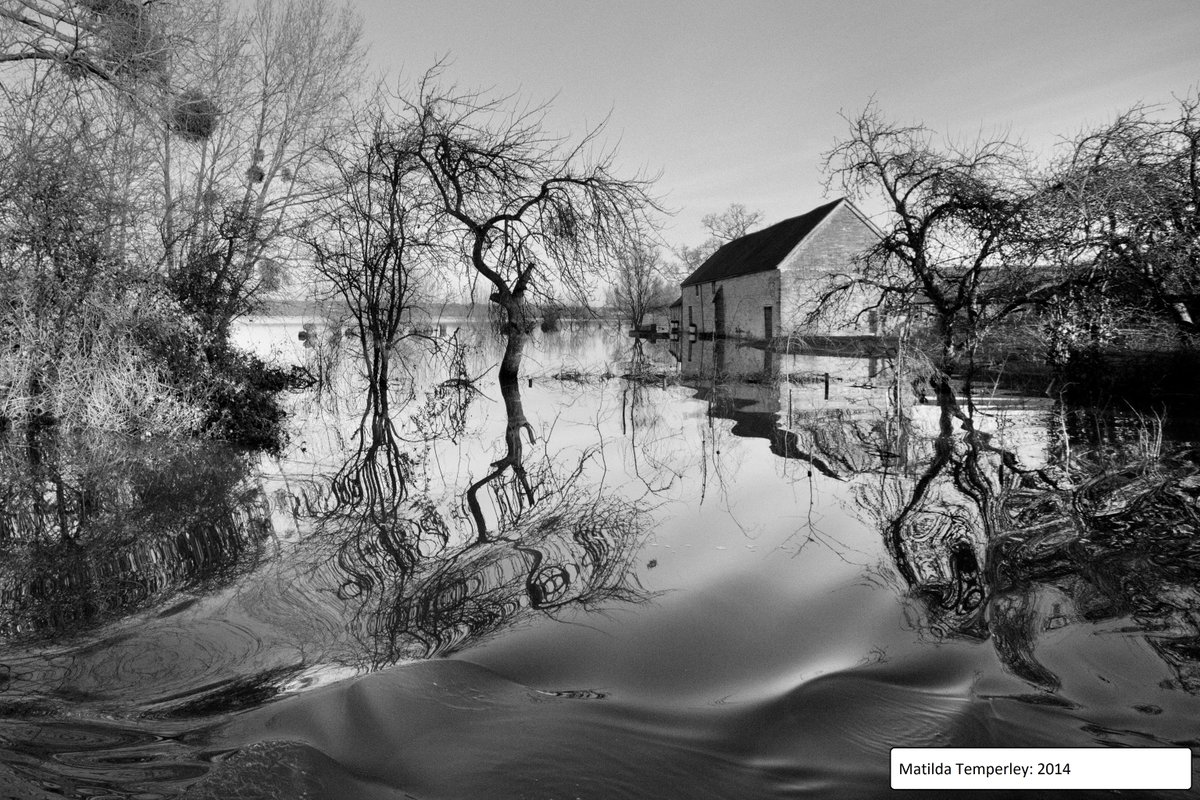Not to be missed: on at @SomersetRLM in Glastonbury - from 2 March until 19 May - supported by us @SRAnews - an exhibition of Matilda Temperley photographs from the Somerset floods of 2013-14 and this winter. More details ➡️ ow.ly/rwPn50QB10v