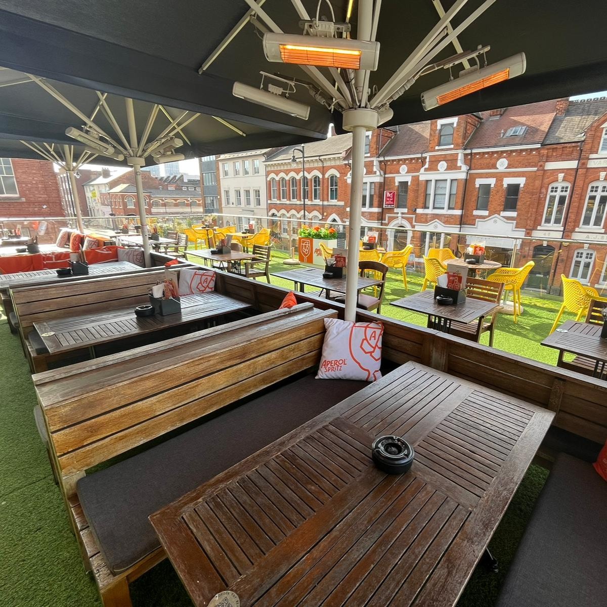 Button_Factory's tweet image. Kick off March at The Button Factory 🍸

Join us this weekend in the build up to Spring as we serve up delicious dishes, mouth watering drinks &amp;amp; more..

Walk up&apos;s welcome all weekend or book in at our website! Head to thebuttonfactorybirmingham.co.uk/bookings/ ✨