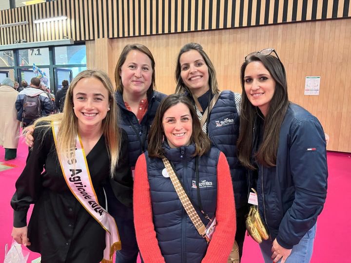 Rencontre avec <a href="/JoliesRousses/">🐓🐝Les Jolies Rousses 🎥🥚</a> , Les bottées ☺️ #GirlPower #agricultrices