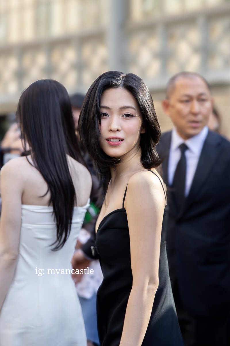 Rocking the daring black dress while living in the moment at Paris. The show has ended, I know, but the memories of it still linger.