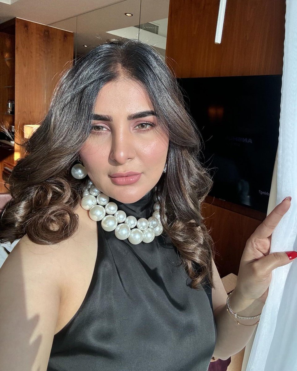 #AreebaHabib in her stylish look!