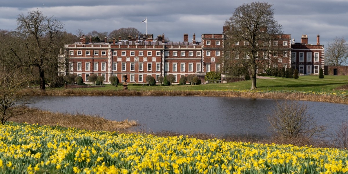 KnowsleyHall's tweet photo. H E L L O M A R C H 🌻
We can't wait for warmer days to arrive 🌺
#springiscoming #springvibes #daffodils #firstofmarch #springisonitsway #daffodilseason #englishgarden https://t.co/SQGrNdkK1A