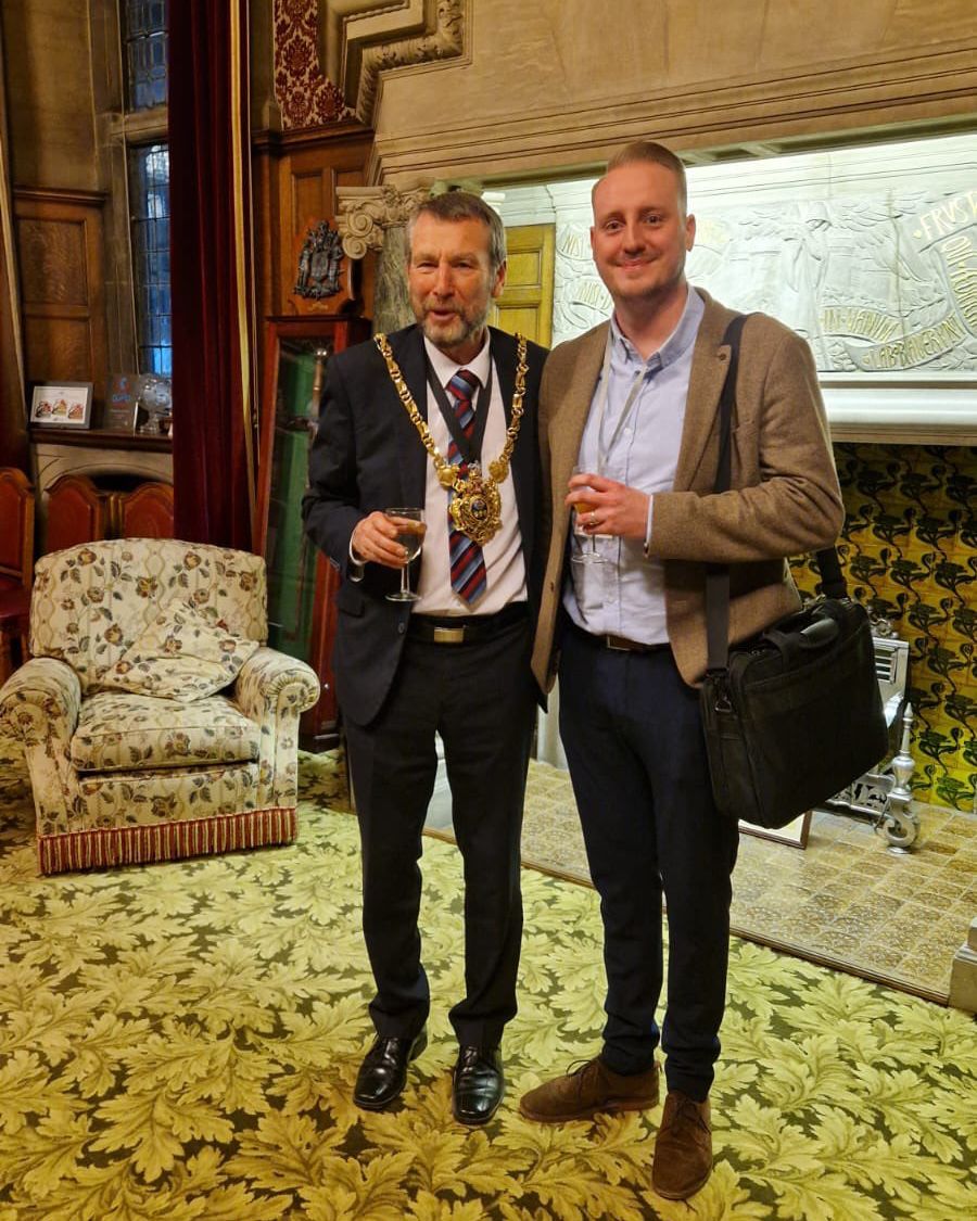 Last week Andrew, our Managing Director was delighted to attend the Lord Mayor's Parlour for a celebratory evening with outstanding Sheffield businesses. It was a real privilege to receive an invite and meet the Lord Mayor and other Sheffield business leaders.🙌🏼