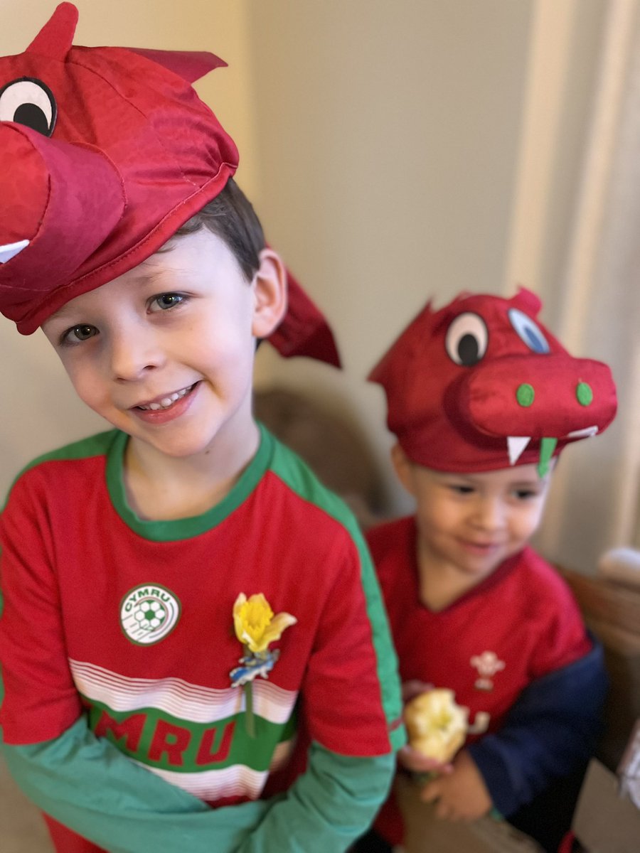 🏴󠁧󠁢󠁷󠁬󠁳󠁿 Dydd Gŵyl Dewi Hapus 🏴󠁧󠁢󠁷󠁬󠁳󠁿

From these two little Dragons