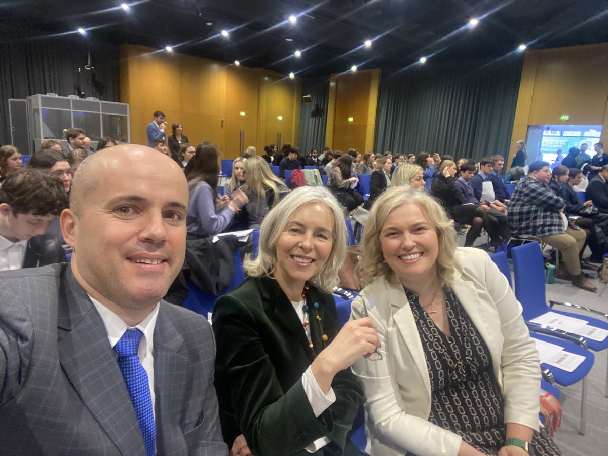 Noelle_OC's tweet photo. Not even the #sneachta could deter 27 schools across the country heading to Dublin Castle for today’s @eurireland #ModelCouncilEU - keynote by Min. @peterburkefg and chaired by @MartinaFitzg - delighted to be one of the judges alongside @eurofound Mary McCaughey and @pnatsev 🇪🇺👏 https://t.co/alYYX7LszR