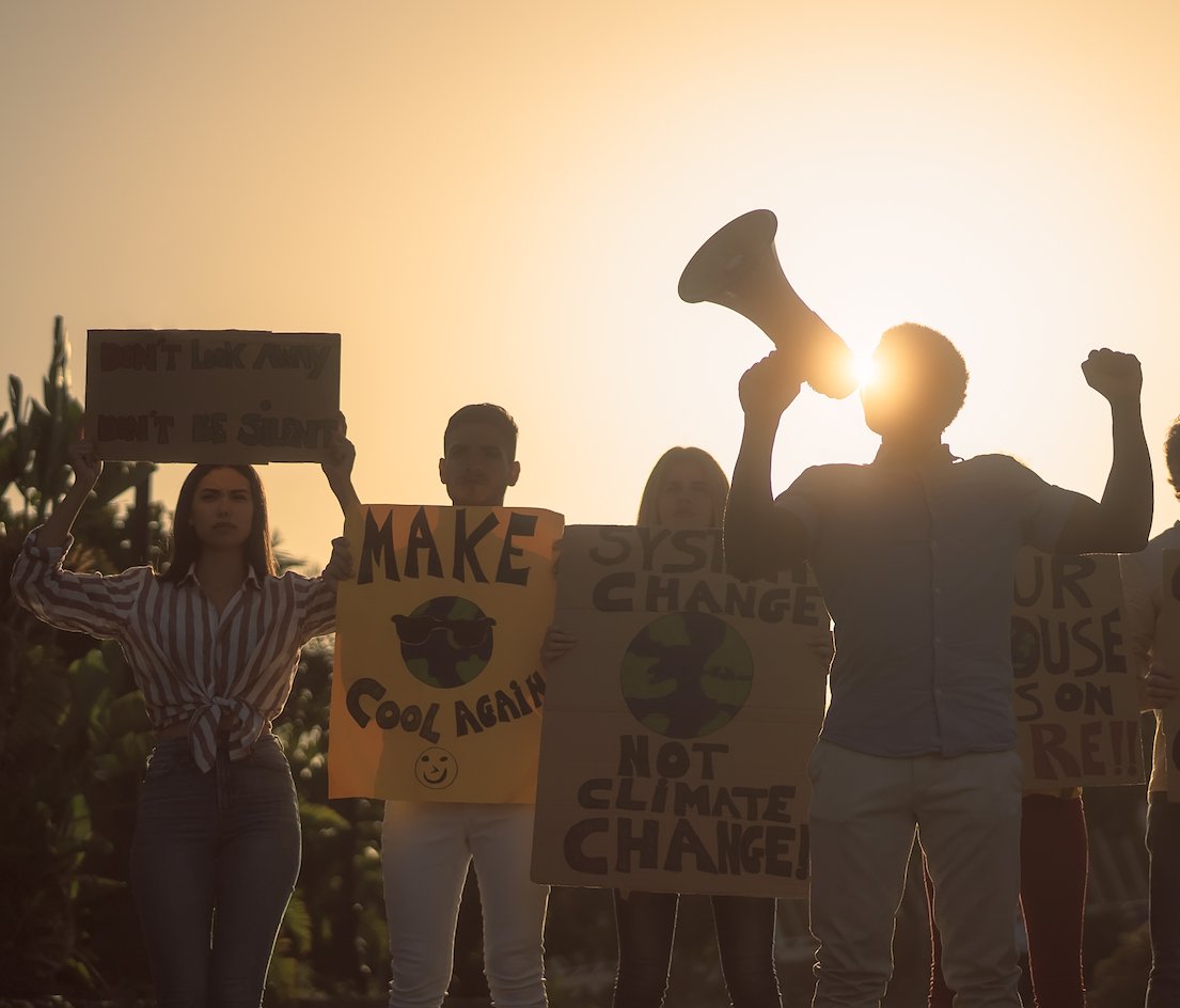 How can extra-institutional activism strengthen inclusive EU climate governance? Explore @LR_Parks,@OberthuerSeb &Tereza Maarova’s insights in our new policy brief on creating a more inclusive&democratic approach to climate policy Discover 3 key options👉greendealnet.eu/climate-activi…