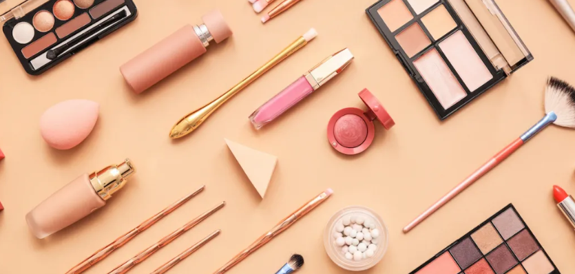 ju0824's tweet photo. Top most trusted cosmetic brands in the USA:
1. Estée Lauder
2. Clinique
3. MAC Cosmetics
4. Maybelline New York
5. Neutrogena
6. L'Oréal Paris
7. CoverGirl
8. Urban Decay
9. Revlon
10. BareMinerals https://t.co/P8rODm12NM