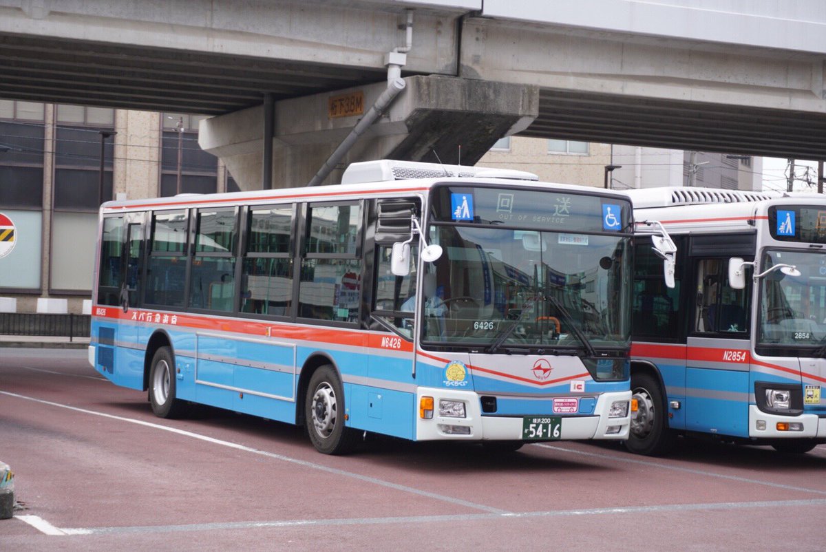 バズ 京浜急行バス N6426 三菱ふそうエアロスター 2PG-MP38FK 能見台に2台の