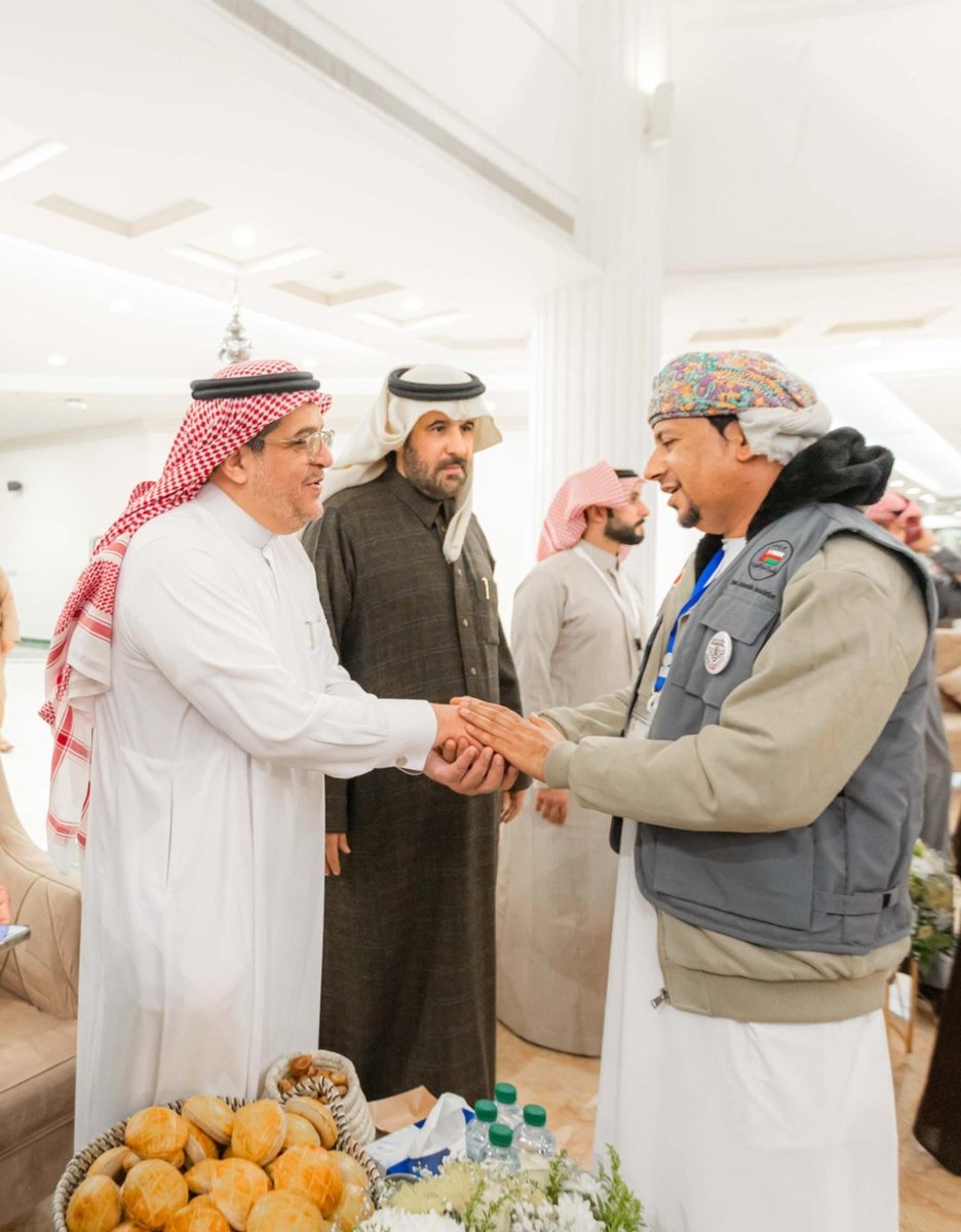 kkhalaf141's tweet photo. حين يكون المواطن صالحاً .. مهتماً بمصالح وطنه .. عوناً في خدمة مجتمعه .. يده بيد قيادته . 

اهتم بتطوير قطاع الأعمال وحلق بغرفة القصيم التجارية ابداعا و رسم ودعم نجاح القصيم رياضيا .

صورة حية تجسد معنى المواطن الصالح القدوة .

عبدالعزيز بن عبدالله الحميد 💐 🇸🇦🇸🇦💐
@A_Alhumiad https://t.co/iS9VDiqFkX
