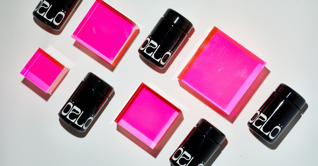 Algeng spurning : "Er nóg að taka bara Omega-3?" 🙋

Við mælum hiklaust með því að taka bæði inn Omega-3 og DHA eða Prenatal DHA á hverjum degi. 💪 Samtals færðu þá 610mg af Omega-3 fitusýrum (DHA og EPA). 

Settu heilsuna í fyrsta sæti með ÖRLÖ - nánar á orlo.is