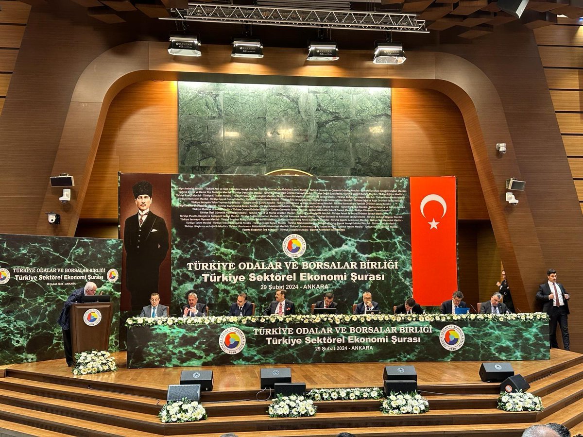 Başkanımız 29.02.2024 tarihinde TOBB Başkanı Sn. Rifat Hisarcıklıoğu’nun ev sahipliğinde ve Cumhurbaşkanı Yardımcısı Sn.Cevdet Yılmaz’ın da katılımlarıyla gerçekleştirilen TOBB Sektörel Ekonomi Şurası’na katılarak tarım sektörünün sorunlarını dile getirdi.