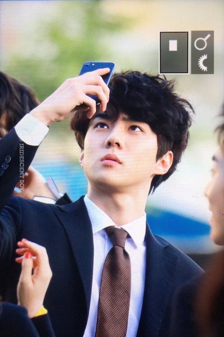 정장입은 세훈를 정말 온 마음 다해 좋아함