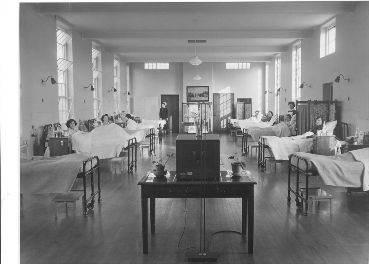 How hospitals have changed! This photo from the 1950s, shows patients in a ward at Honey Lane Hospital in Waltham Abbey. The hospital was demolished in 1988 to make way for a care home. #Waltham Abbey #hospital