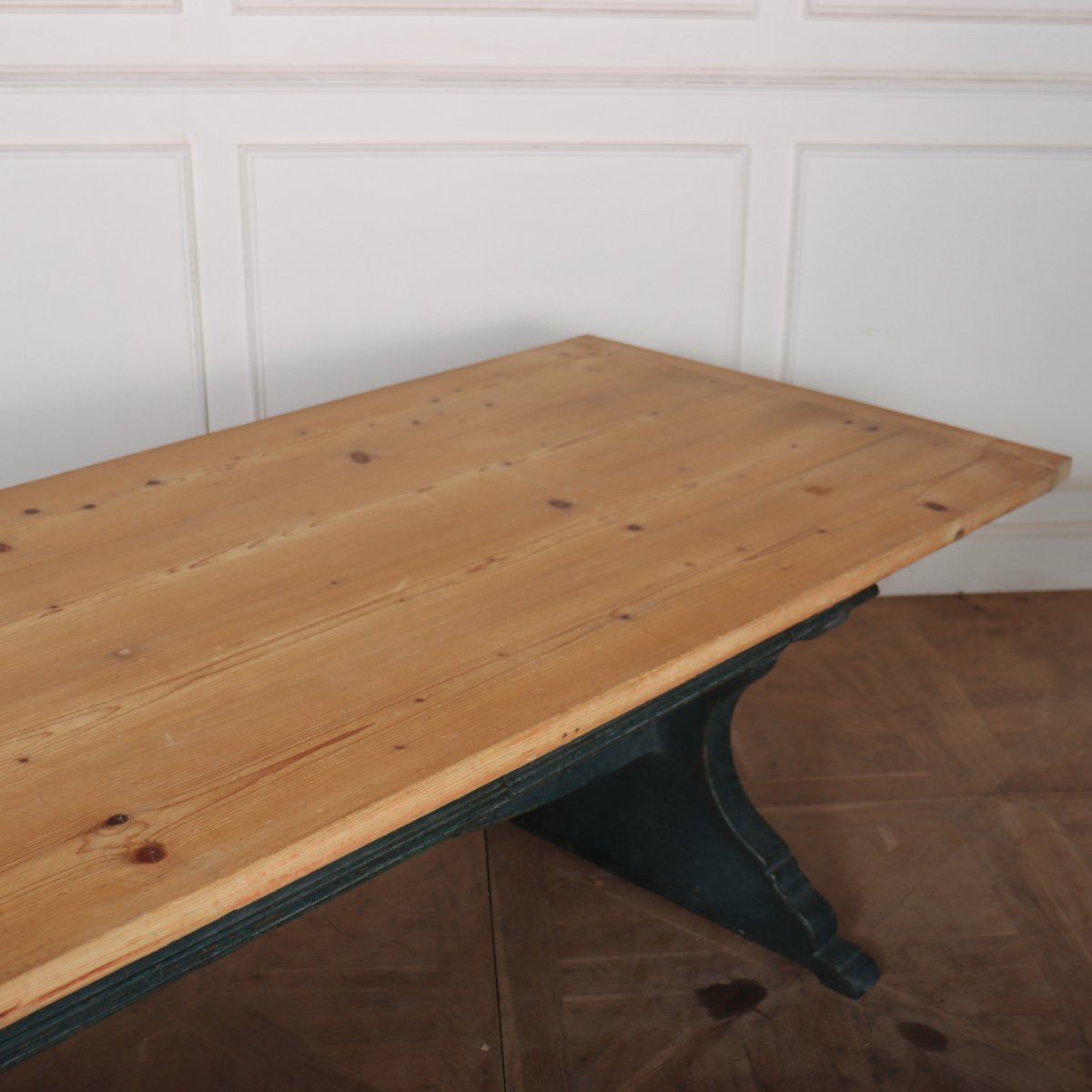 ArcadiaAntiques's tweet photo. Early 19th Century Italian painted trestle table with a scrubbed pine top and a pretty shaped stretcher. 1840.
Price: £4,950
https://t.co/34MsUwLXp7
#paintedtrestletable #ItalianTables #paintedtable https://t.co/nUYfadIIvU